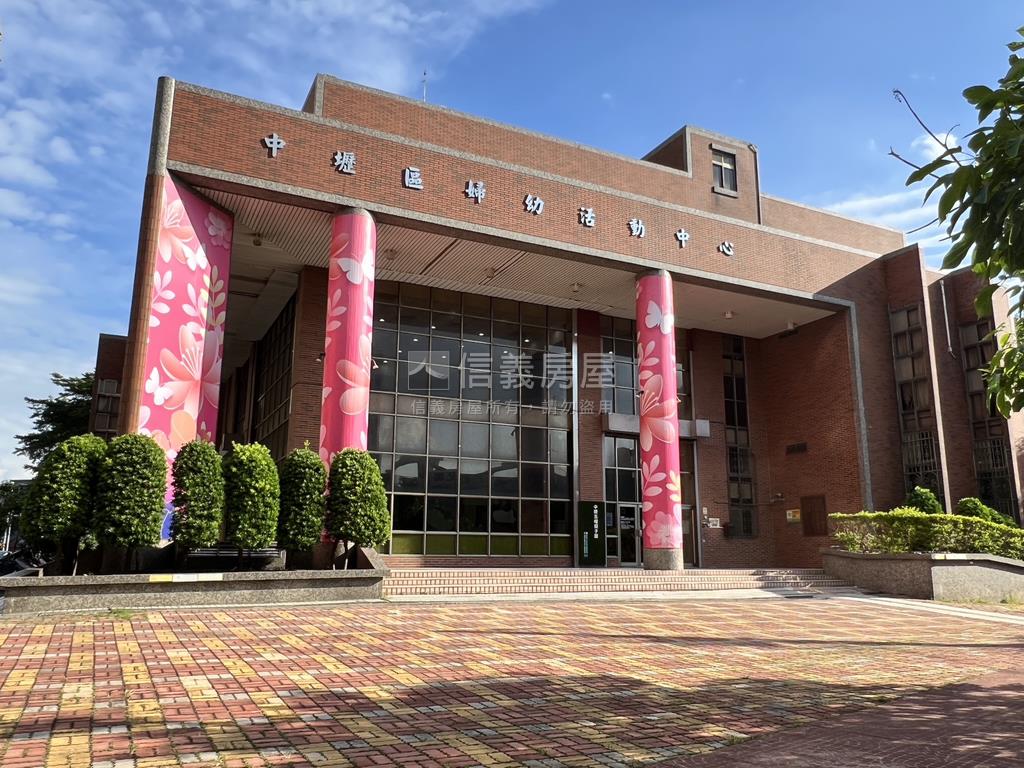 中壢正安街大面寬美透天房屋室內格局與周邊環境