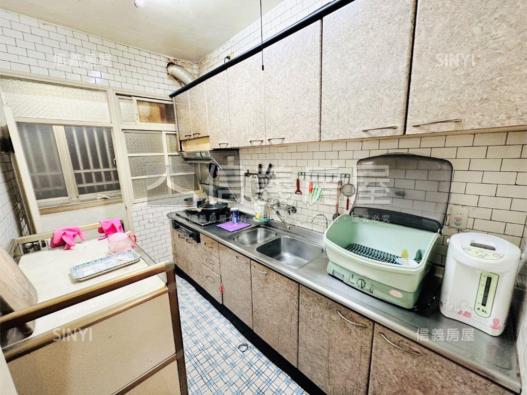 面公園清幽三房稀有二樓房屋室內格局與周邊環境