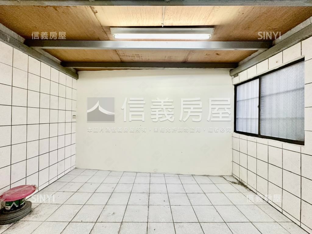 宜欣樹孝商圈大面寬店面房屋室內格局與周邊環境