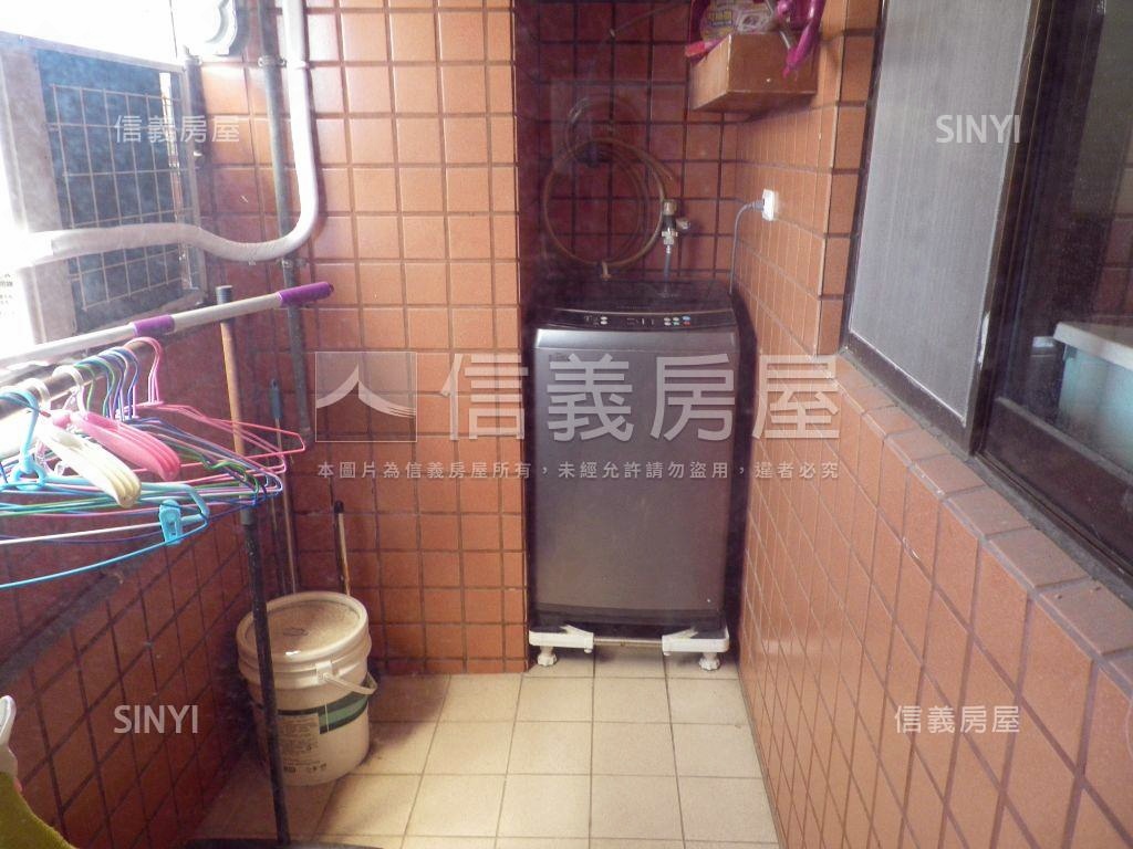公園第一樓雙平車精美三房房屋室內格局與周邊環境