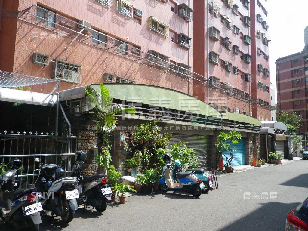 公園第一樓雙平車精美三房房屋室內格局與周邊環境