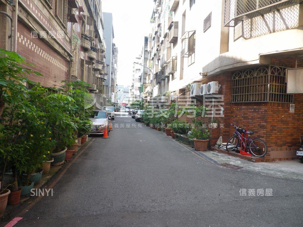 公園第一樓雙平車精美三房房屋室內格局與周邊環境
