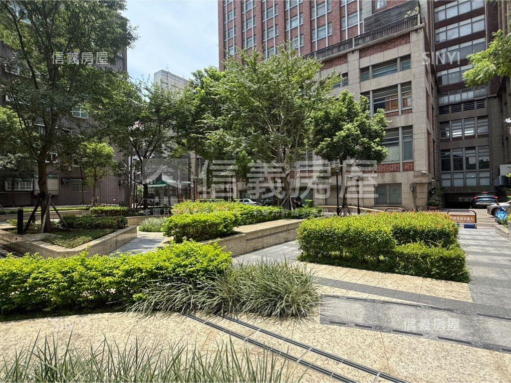 Ａ２１旁光明無限兩房車位房屋室內格局與周邊環境