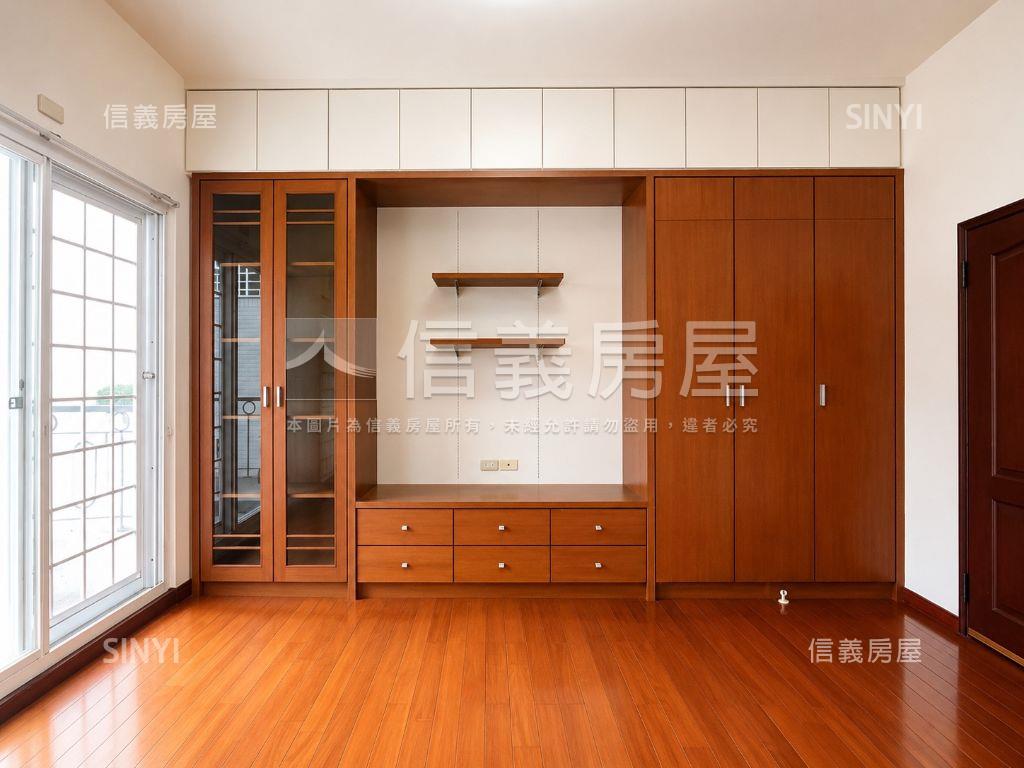 超稀有！捷運旁社區車墅房屋室內格局與周邊環境