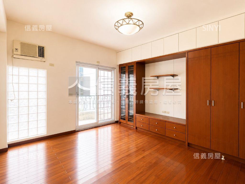 超稀有！捷運旁社區車墅房屋室內格局與周邊環境