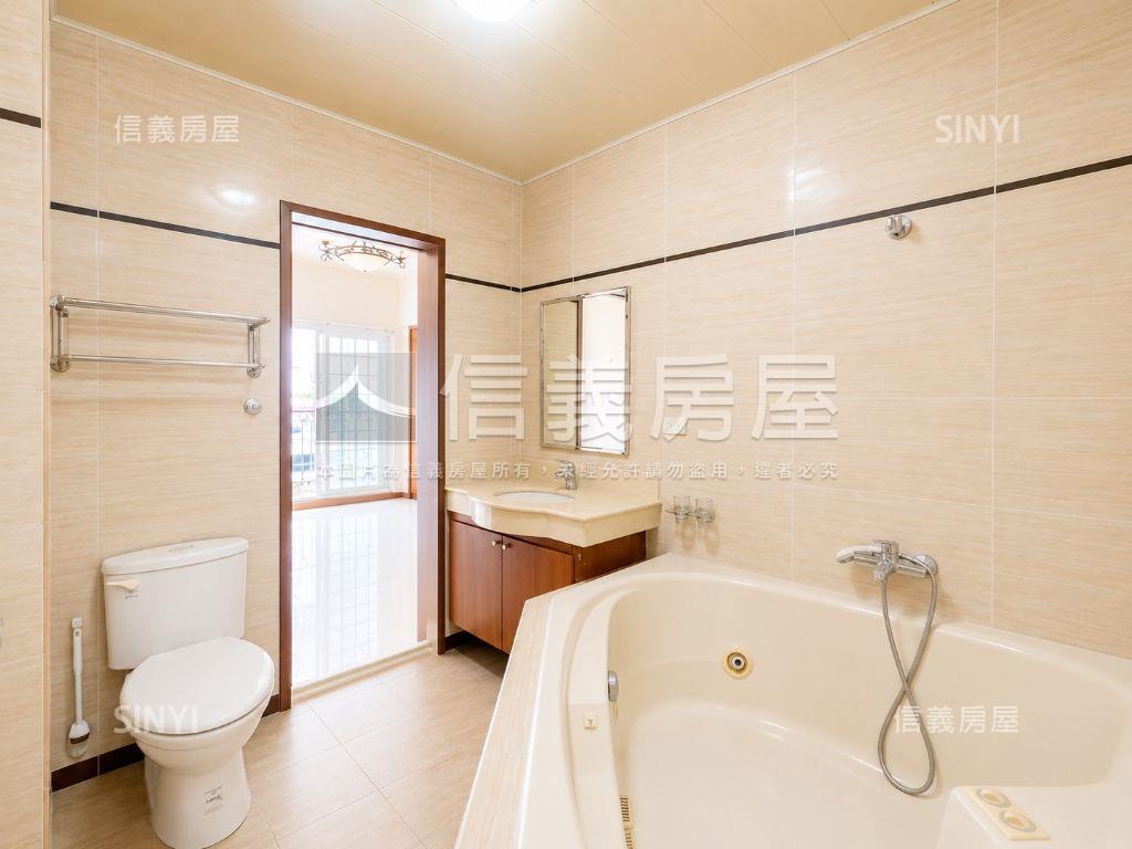 超稀有！捷運旁社區車墅房屋室內格局與周邊環境