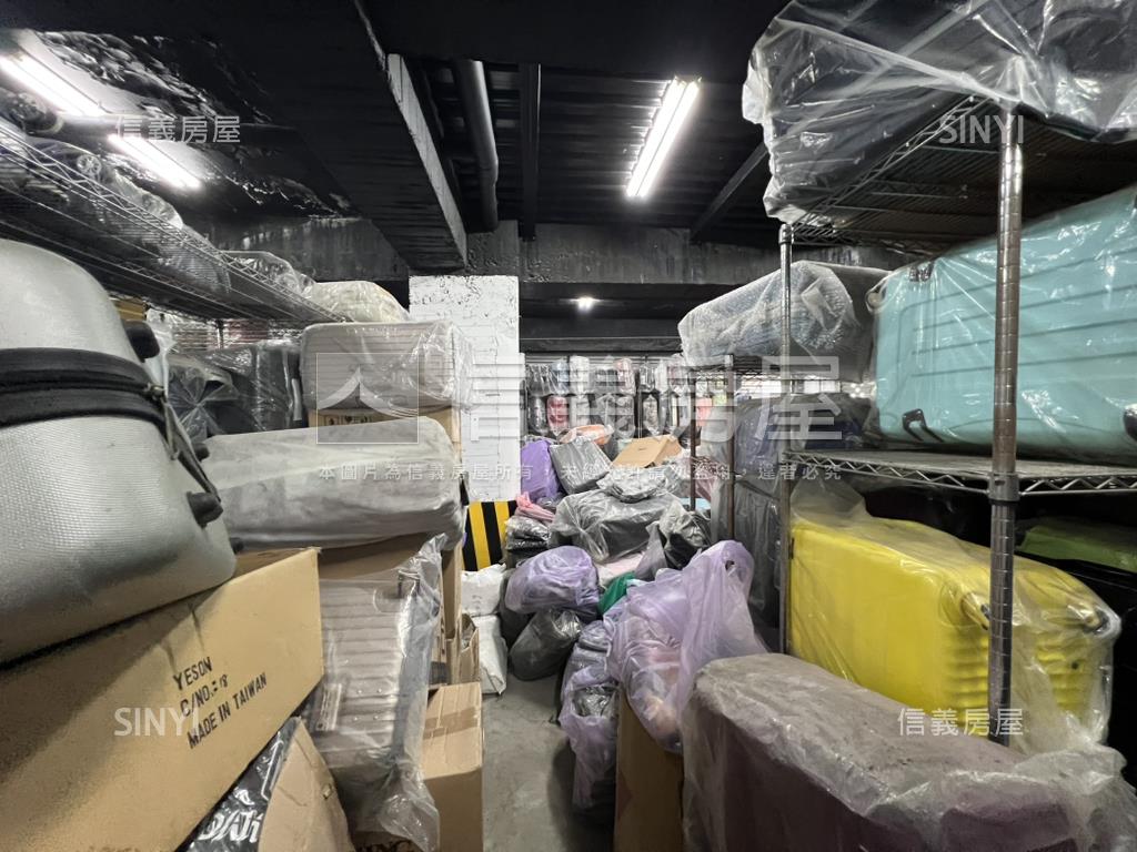 成功路朝南百市店面房屋室內格局與周邊環境