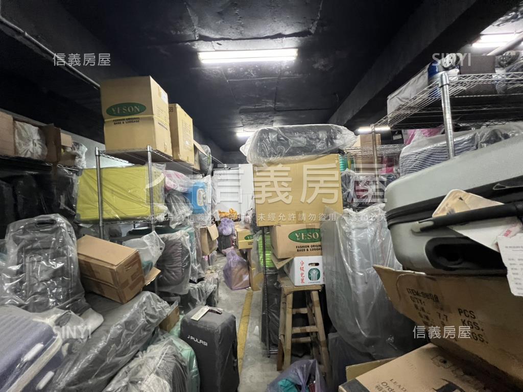 成功路朝南百市店面房屋室內格局與周邊環境