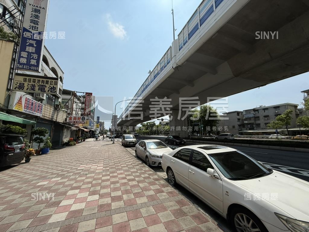 前鎮近草衙道正路金透店房屋室內格局與周邊環境