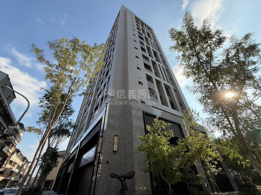 昂峰惟美美裝潢兩房兩衛房屋室內格局與周邊環境