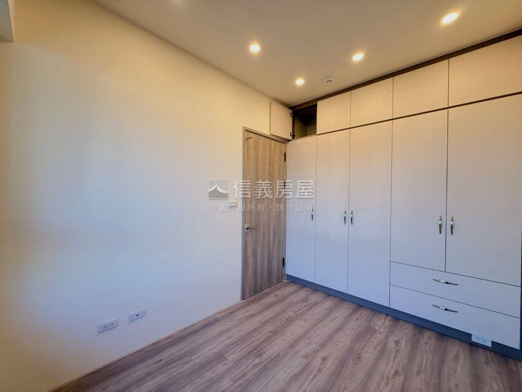 昂峰惟美美裝潢兩房兩衛房屋室內格局與周邊環境