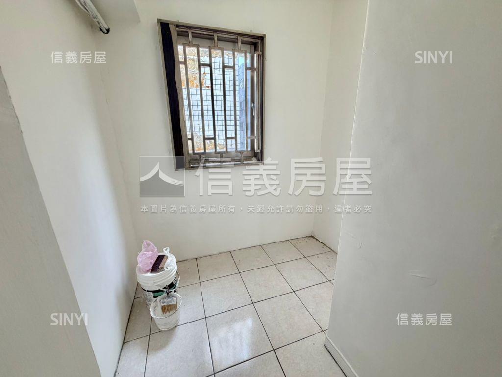 南區高樓三房車位房屋室內格局與周邊環境
