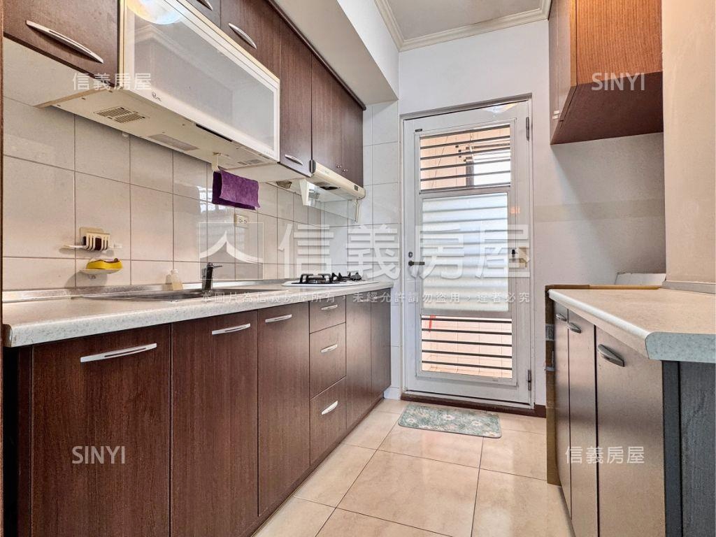 自由自在高樓邊間採光三房房屋室內格局與周邊環境