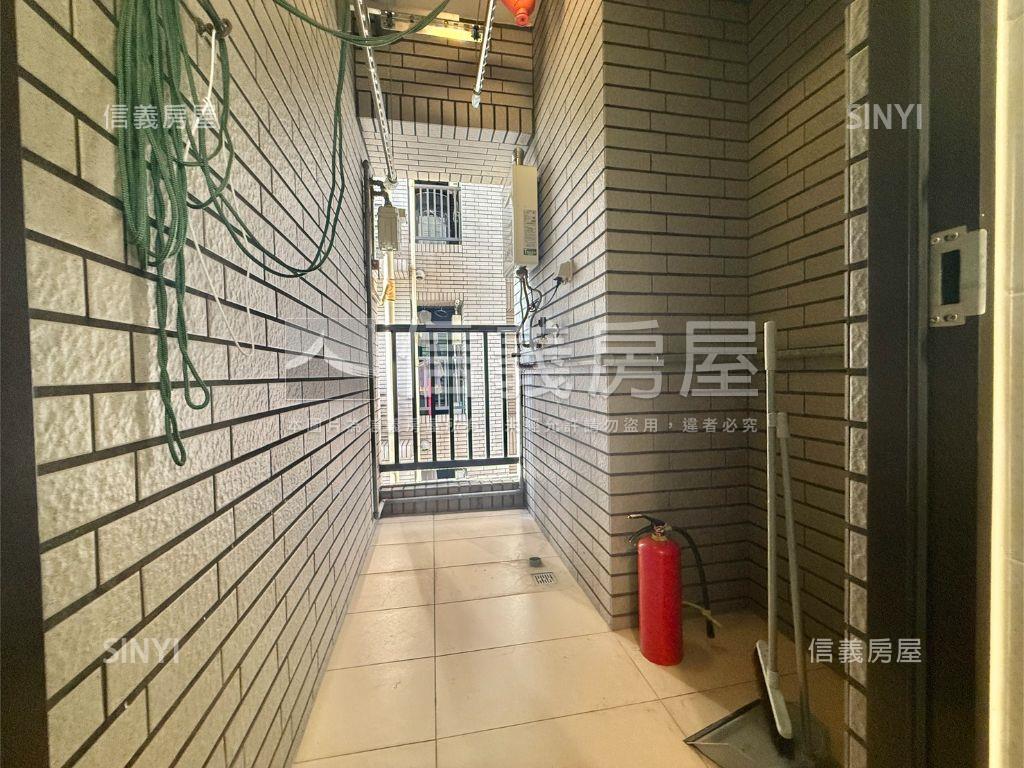 振翔新天地美２房房屋室內格局與周邊環境