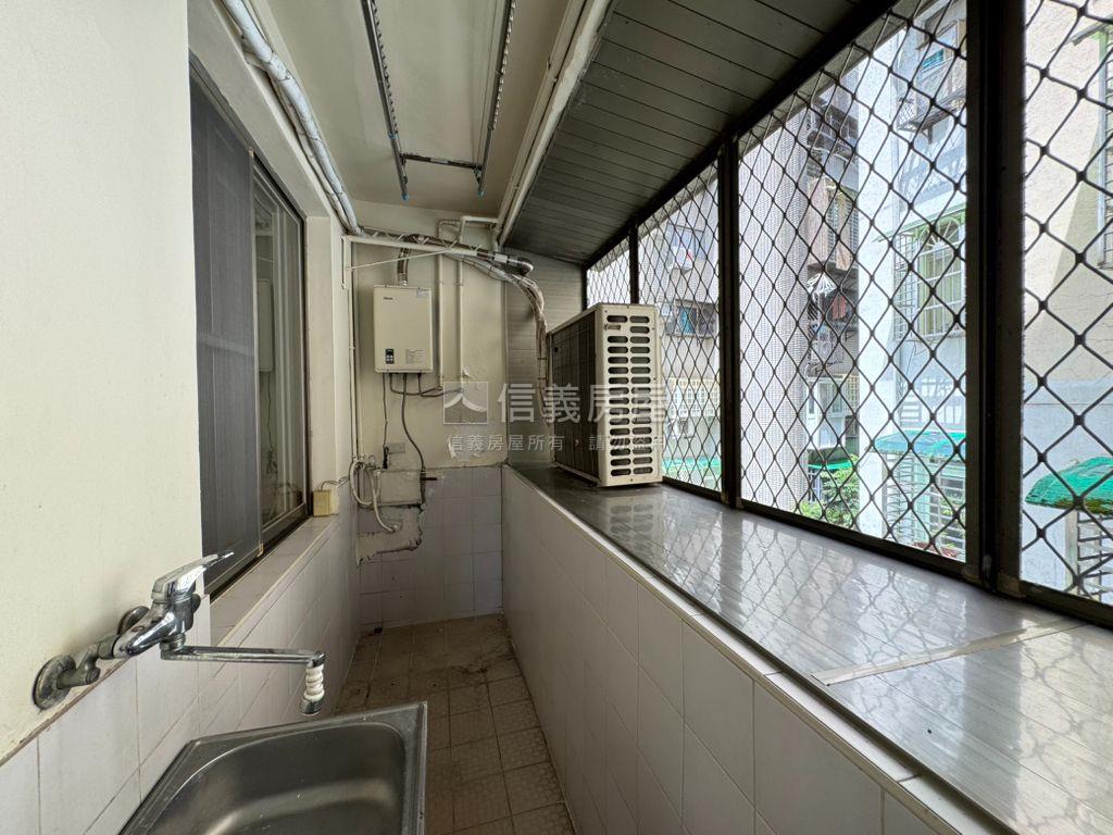 拎包入住一層一戶公寓三樓房屋室內格局與周邊環境
