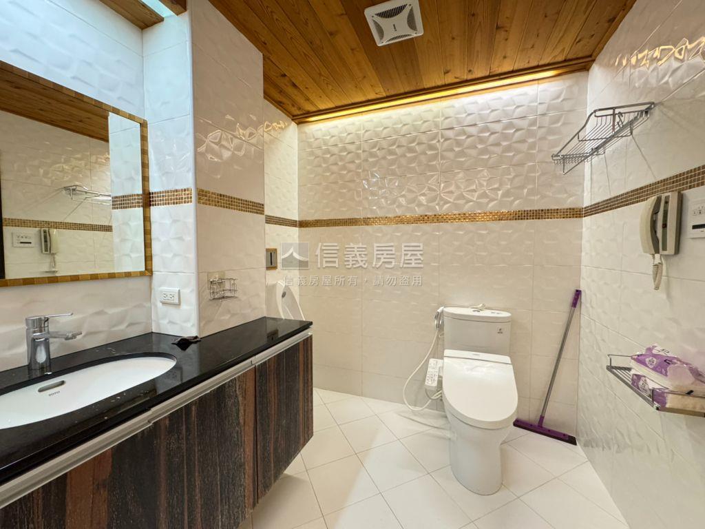 拎包入住一層一戶公寓三樓房屋室內格局與周邊環境