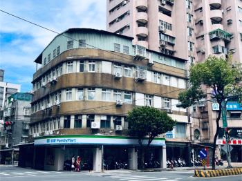 精華地段三角窗店面１＋２