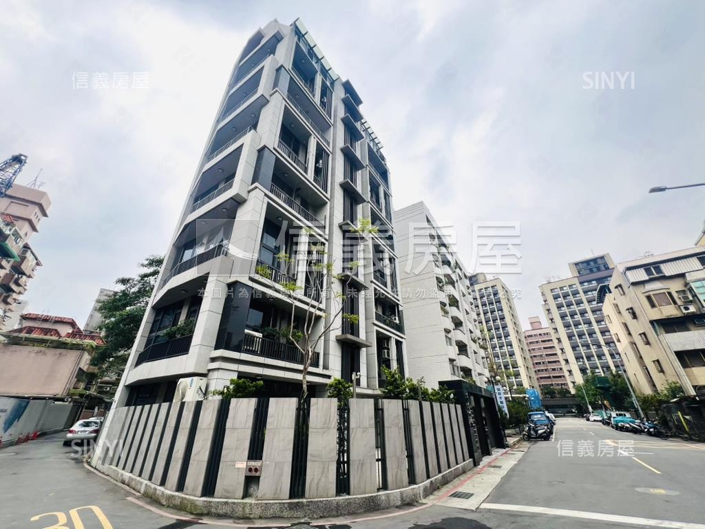 稀有獨戶頂樓挑高好利用房屋室內格局與周邊環境