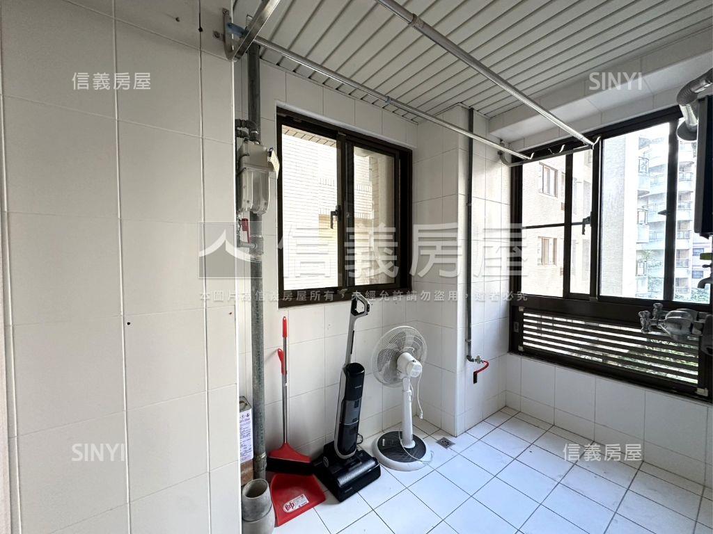 風尚稀有樓中樓含車位房屋室內格局與周邊環境