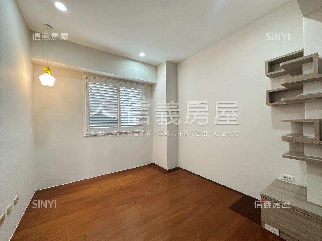 風尚稀有樓中樓含車位房屋室內格局與周邊環境