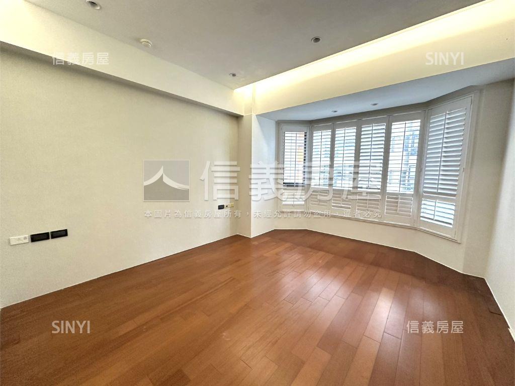 風尚稀有樓中樓含車位房屋室內格局與周邊環境