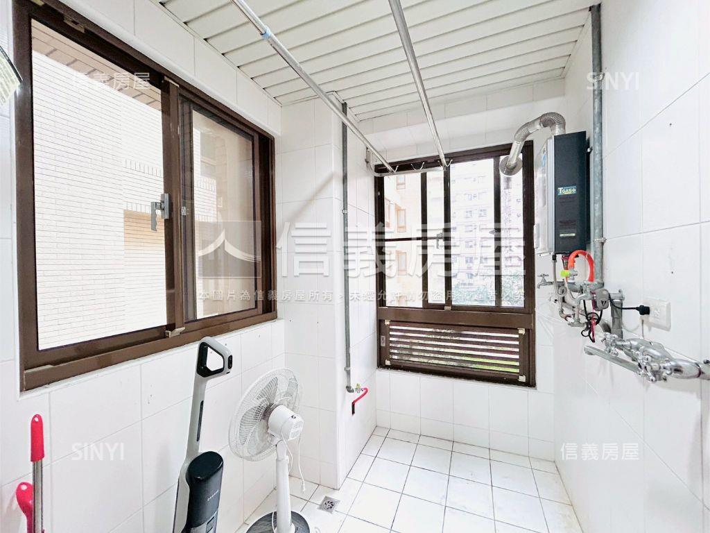 風尚稀有樓中樓含車位房屋室內格局與周邊環境