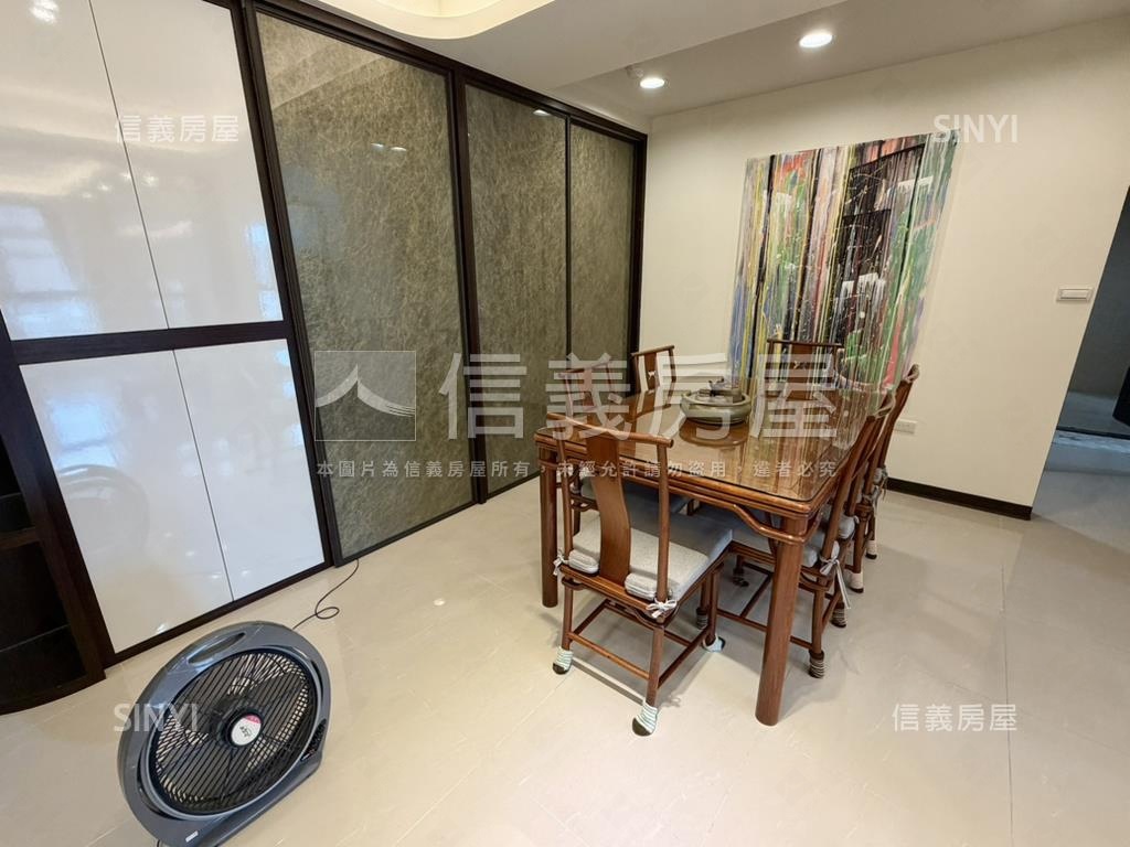 臻盛英倫三房車位房屋室內格局與周邊環境