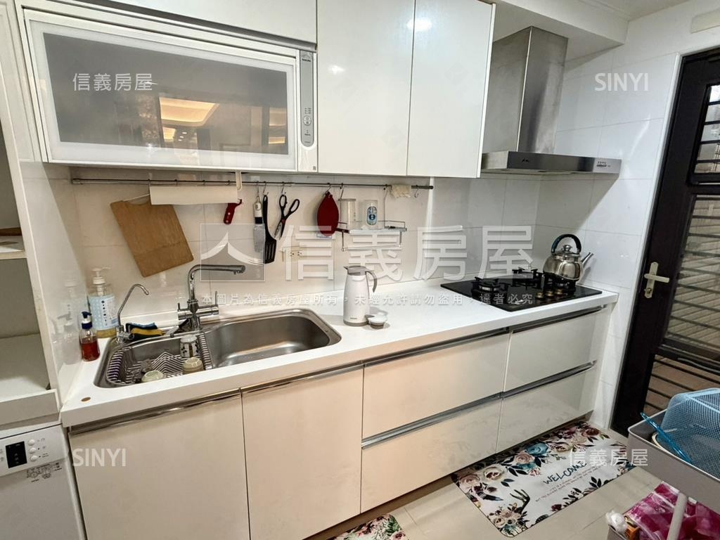 臻盛英倫三房車位房屋室內格局與周邊環境