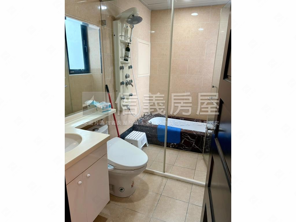 臻盛英倫三房車位房屋室內格局與周邊環境