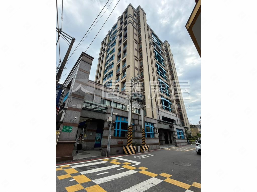 臻盛英倫三房車位房屋室內格局與周邊環境