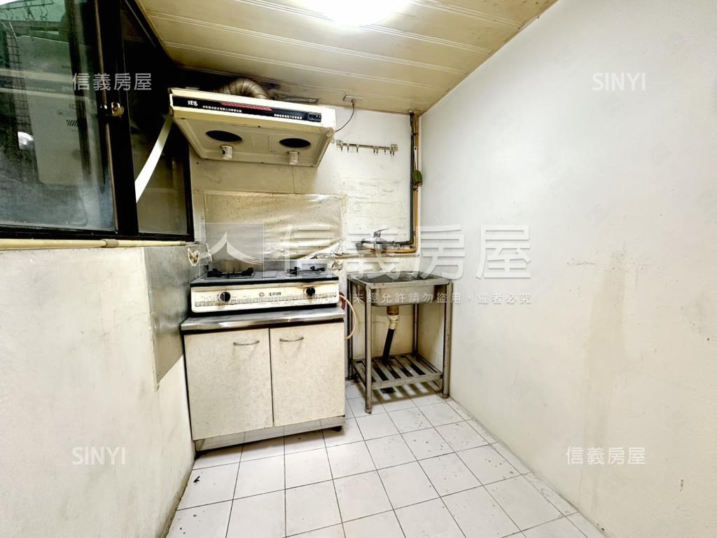 聖羅蘭邊間低總大套房屋室內格局與周邊環境
