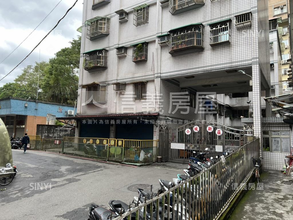 近龍華科大３房平面車位房屋室內格局與周邊環境