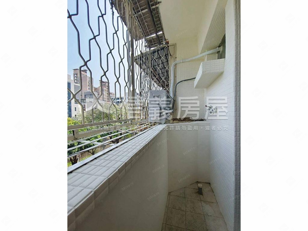 近中國醫套房房屋室內格局與周邊環境