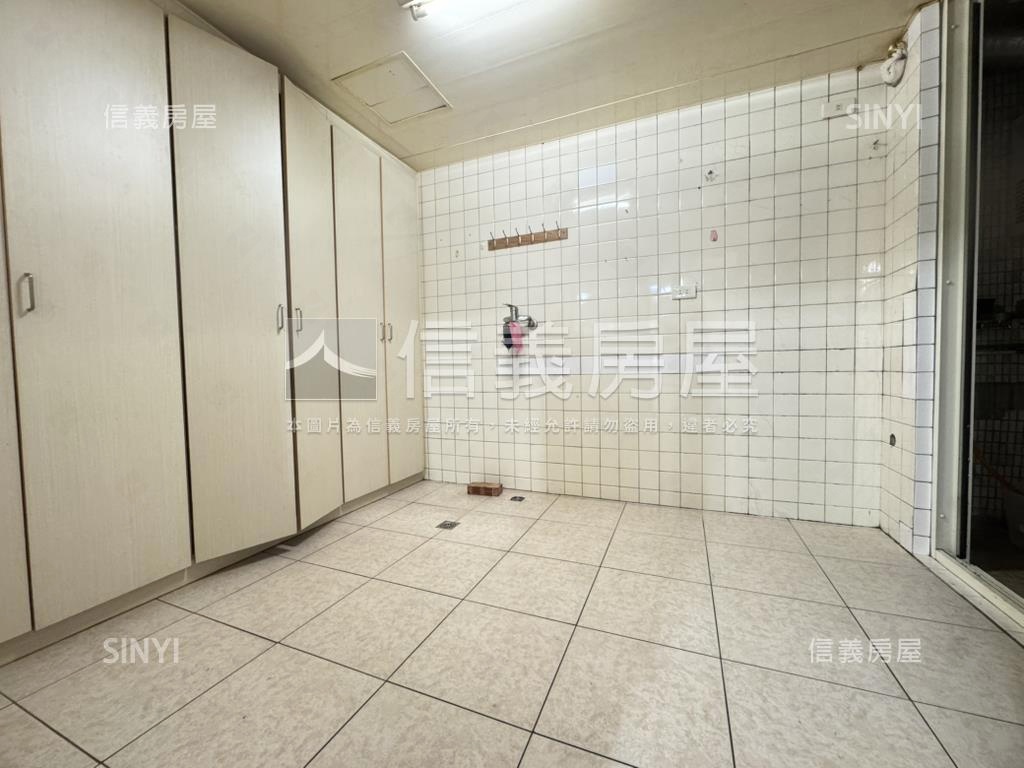 中山國小捷運電梯三房房屋室內格局與周邊環境