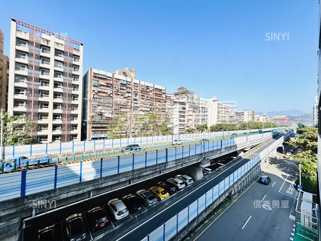 中山國小捷運電梯三房房屋室內格局與周邊環境