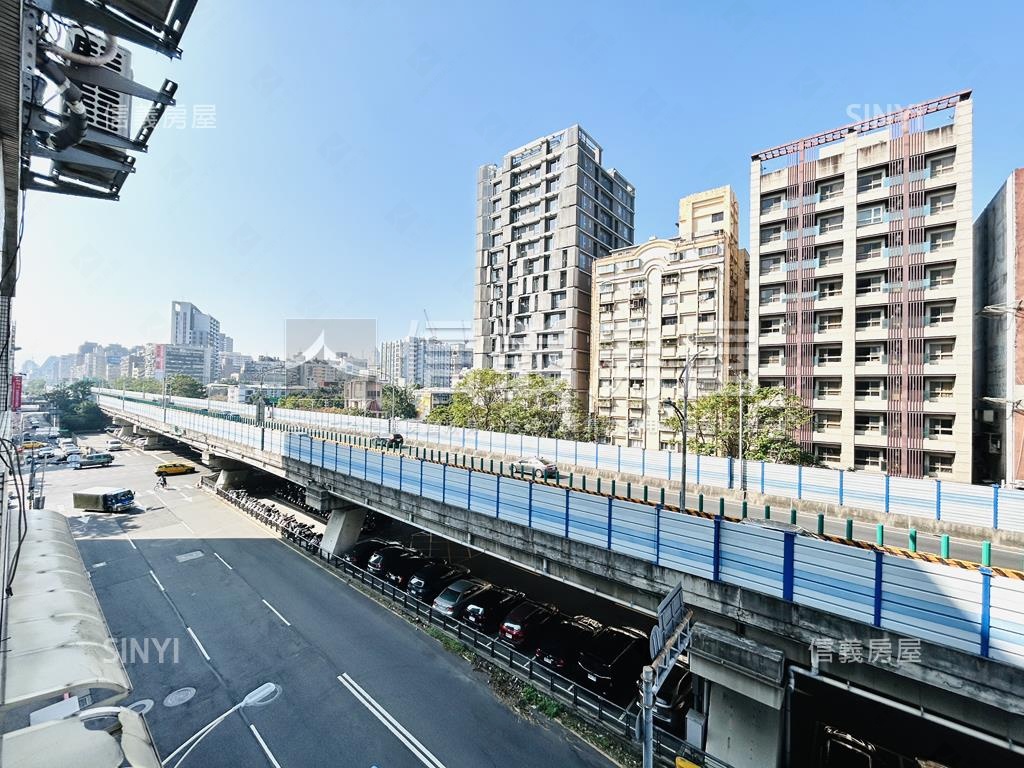 中山國小捷運電梯三房房屋室內格局與周邊環境