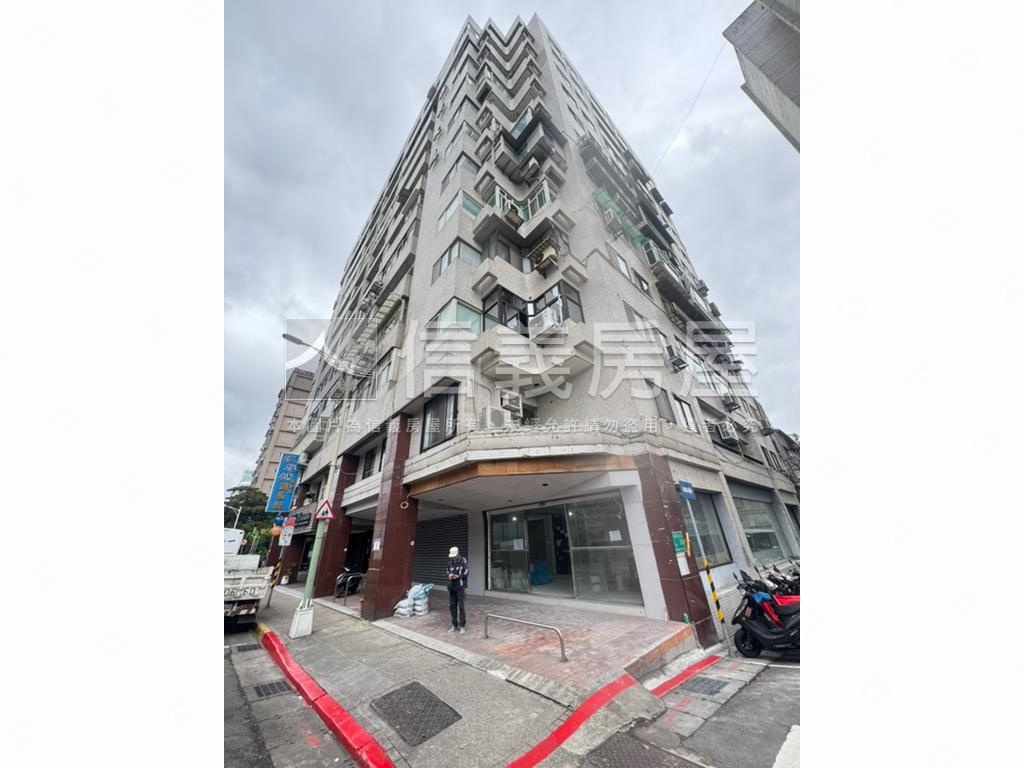 中山國小捷運電梯三房房屋室內格局與周邊環境