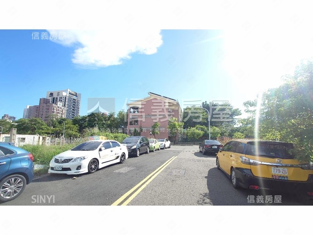 中華建國鳳北段住５土地１房屋室內格局與周邊環境