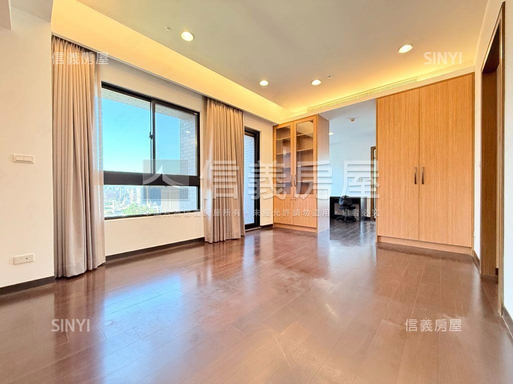 世紀之頂視野四房雙平車位房屋室內格局與周邊環境