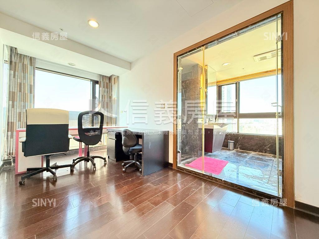 世紀之頂視野四房雙平車位房屋室內格局與周邊環境