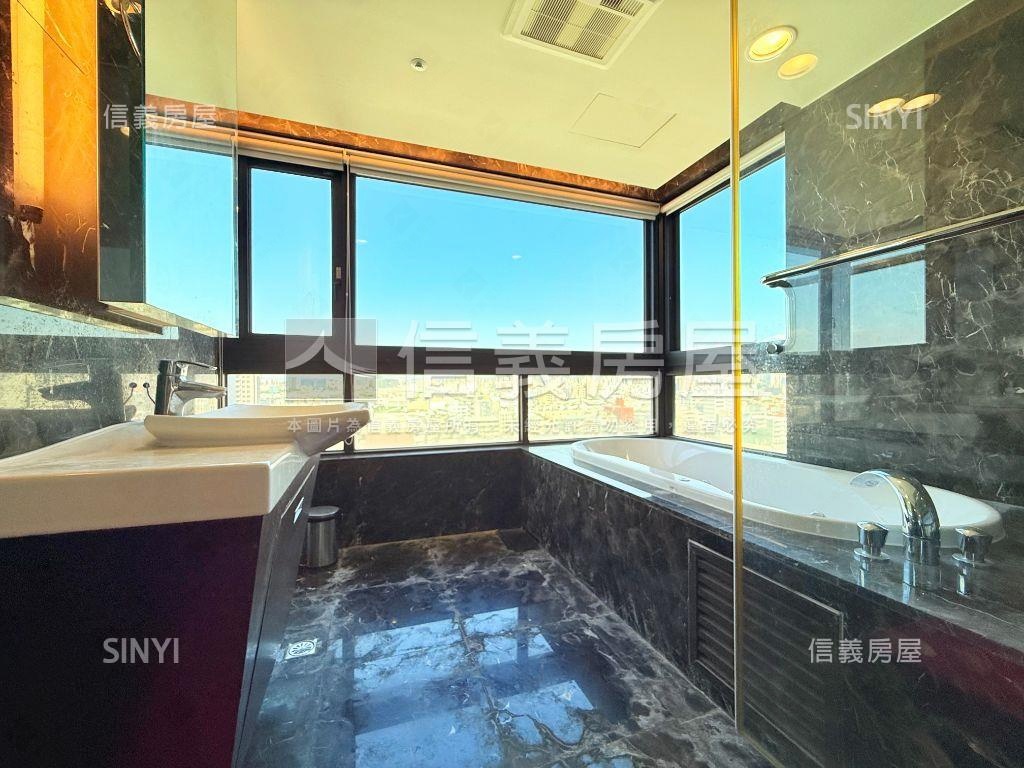 世紀之頂視野四房雙平車位房屋室內格局與周邊環境