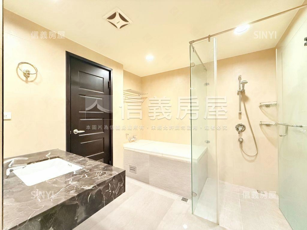 世紀之頂視野四房雙平車位房屋室內格局與周邊環境