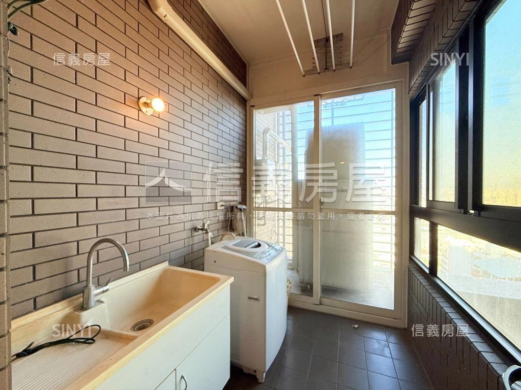 世紀之頂視野四房雙平車位房屋室內格局與周邊環境