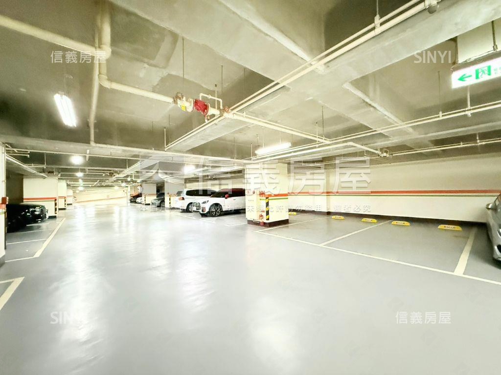 世紀之頂視野四房雙平車位房屋室內格局與周邊環境