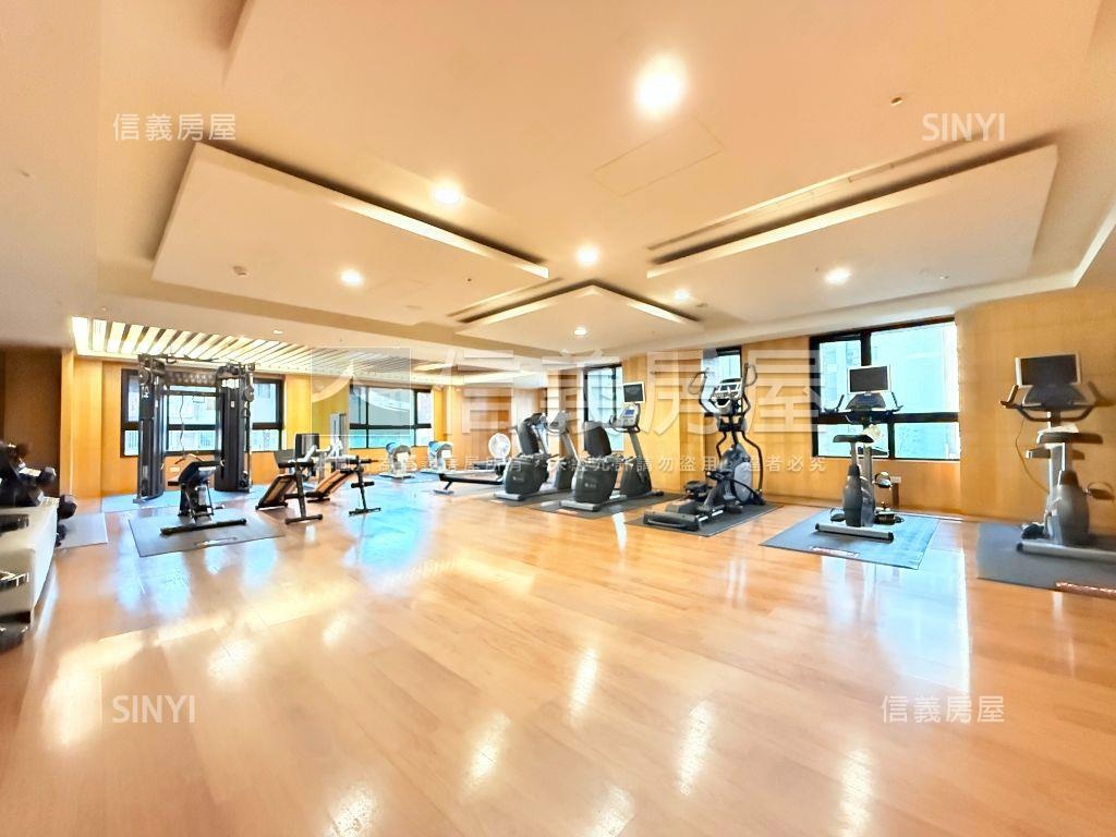 世紀之頂視野四房雙平車位房屋室內格局與周邊環境