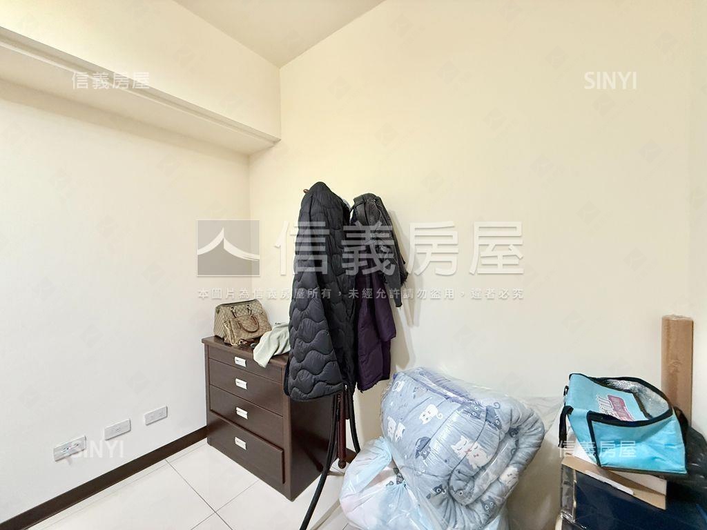 南向亮眼三房車位房屋室內格局與周邊環境