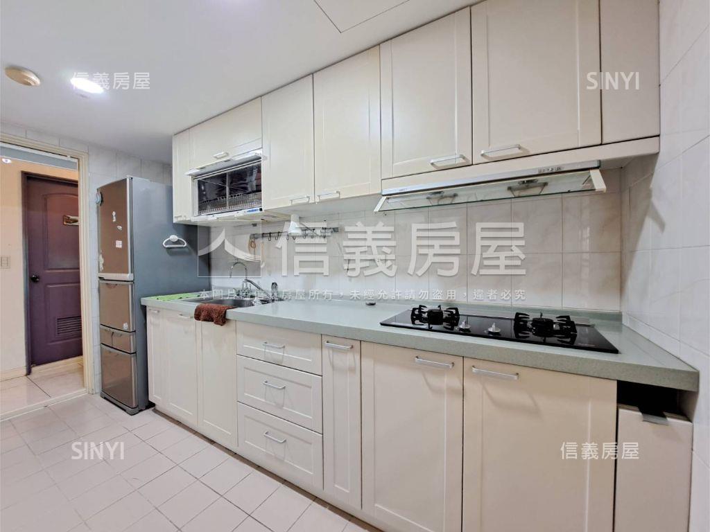 國泰巴黎花都三房車位房屋室內格局與周邊環境