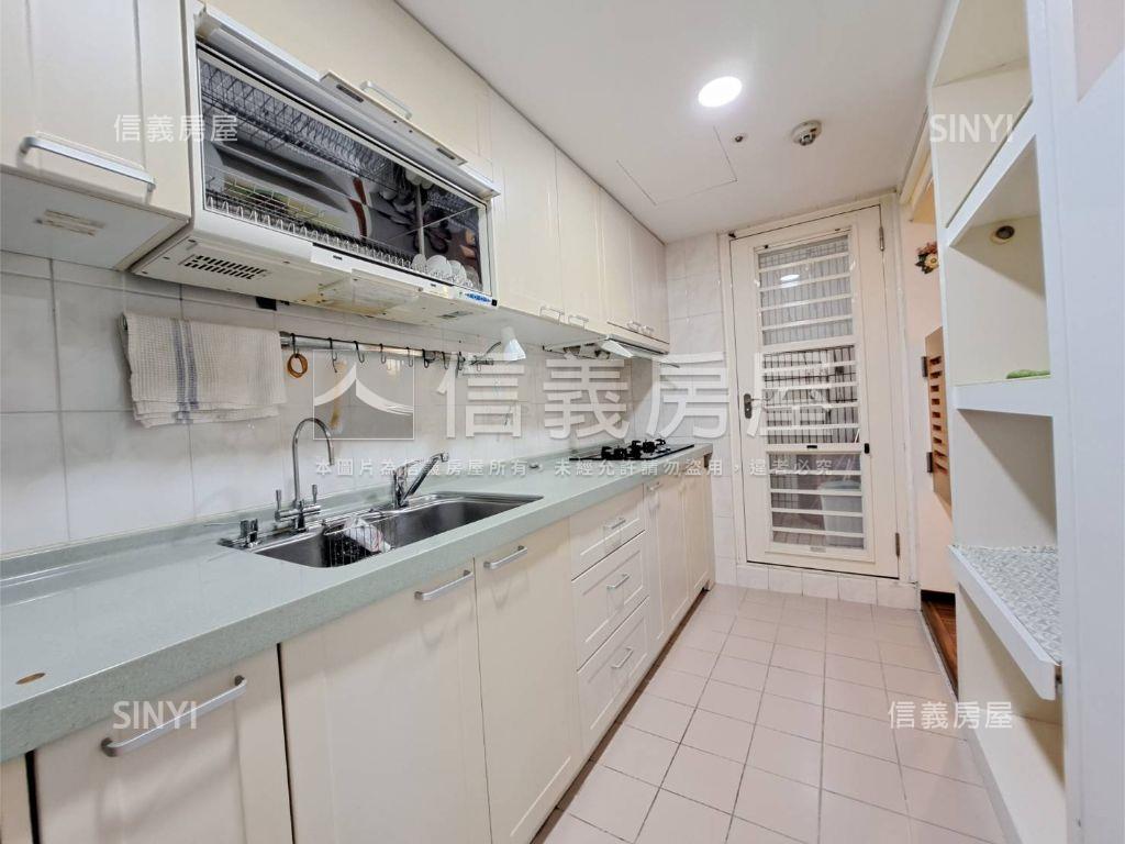 國泰巴黎花都三房車位房屋室內格局與周邊環境