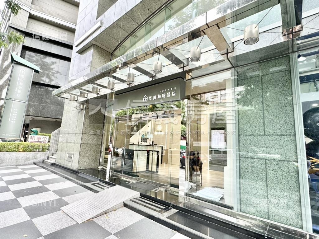 大面寬優質店面房屋室內格局與周邊環境