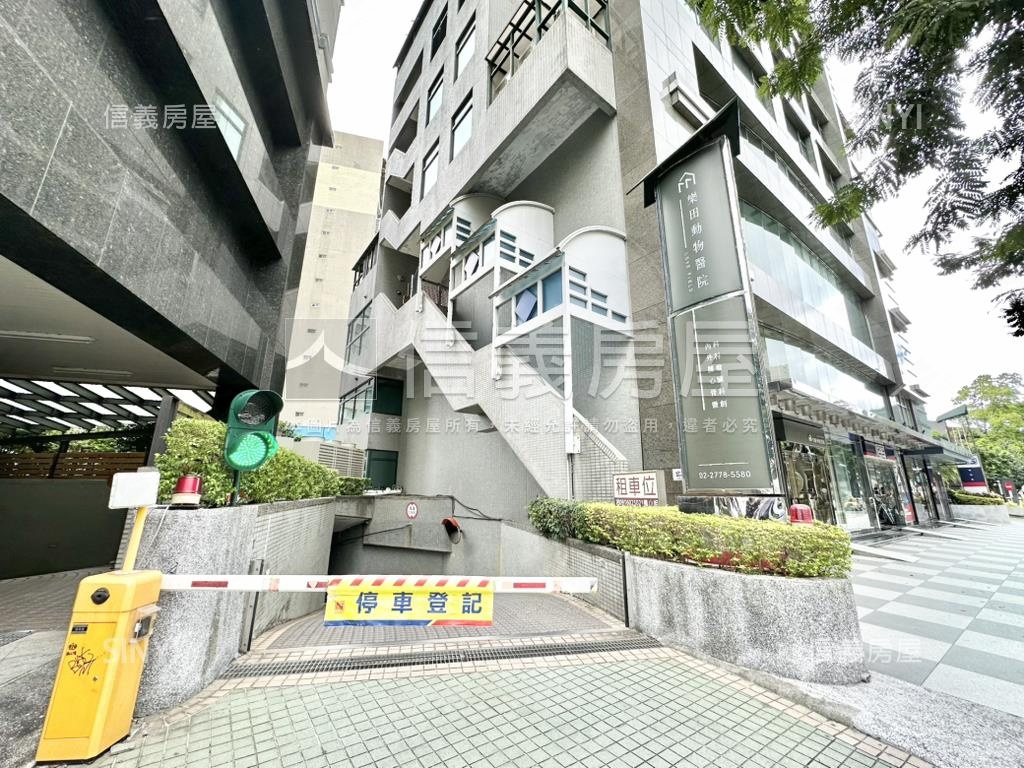 大面寬優質店面房屋室內格局與周邊環境